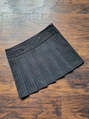 vintage y2k BEBE pinstripe pleated mini skirt hot topic arden b armani low rise
